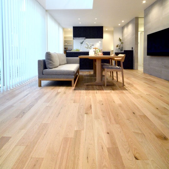 無垢のウォールナットフローリング