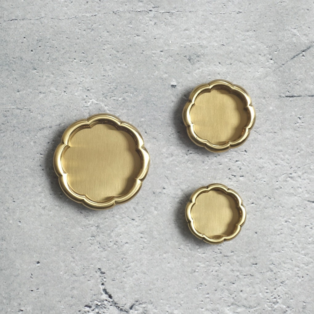Polished Brass Chrysanthemum Round Pull
